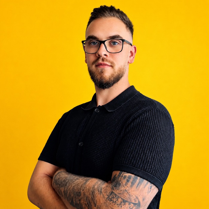 Portrait of Zsombor Tomsity, founder of Zsombor Tomsity AI Solutions